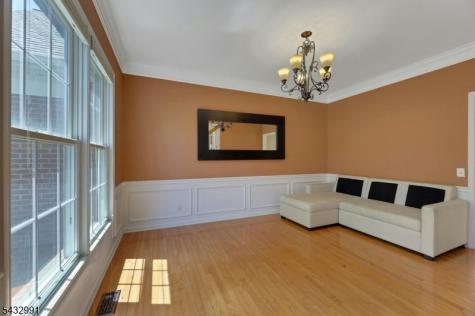 81 Lafayette Circle Totowa NJ 07512