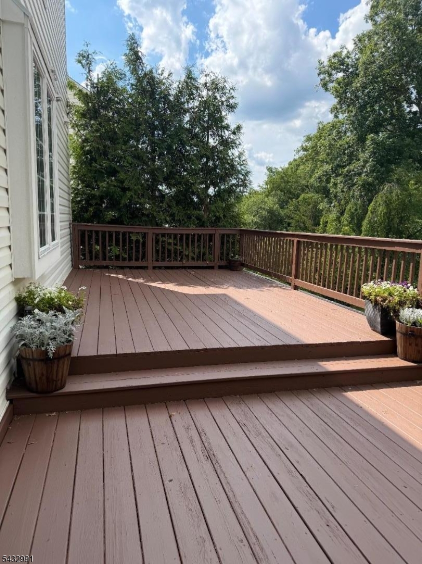 81 Lafayette Circle Totowa NJ 07512