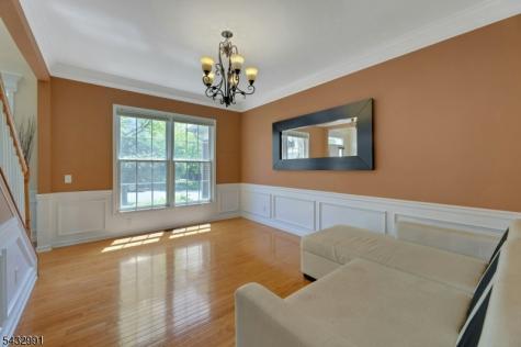 81 Lafayette Circle Totowa NJ 07512