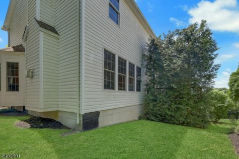 81 Lafayette Circle Totowa NJ 07512