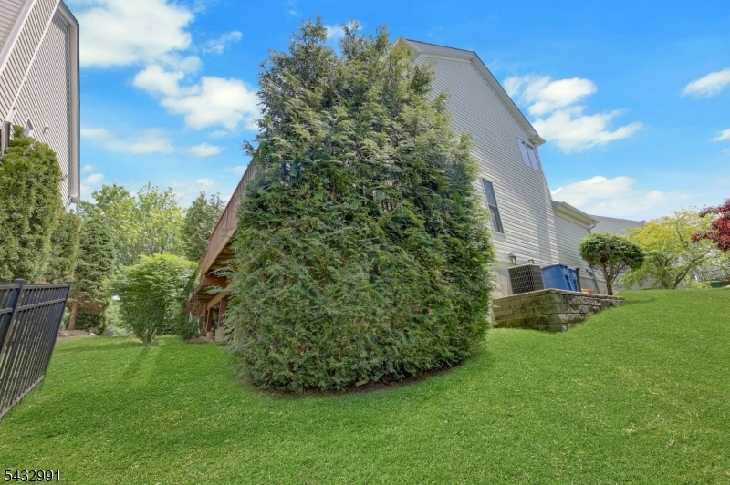 81 Lafayette Circle Totowa NJ 07512