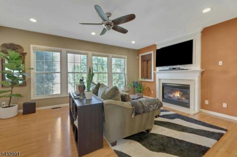 81 Lafayette Circle Totowa NJ 07512
