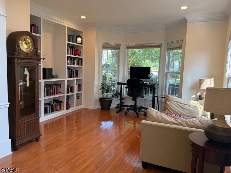 81 Lafayette Circle Totowa NJ 07512