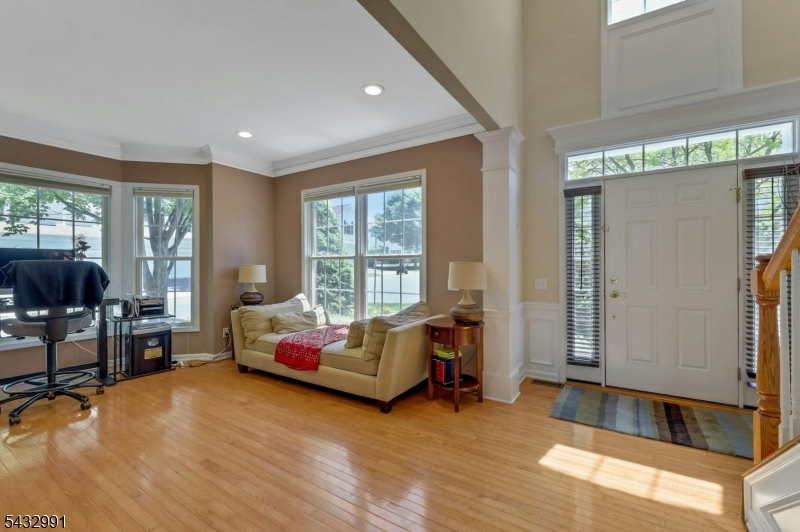 81 Lafayette Circle Totowa NJ 07512