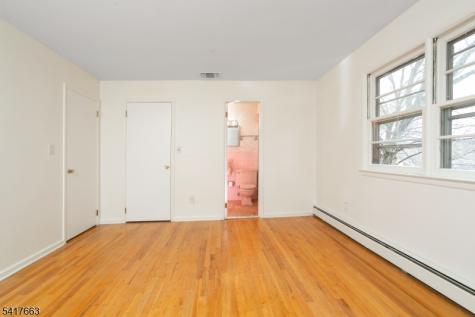25 Devonshire Terrace West Orange NJ 07052