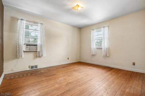 22 Springbrook Road Livingston NJ 07039