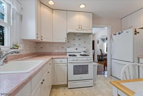 28 Berkeley Place Livingston NJ 07039