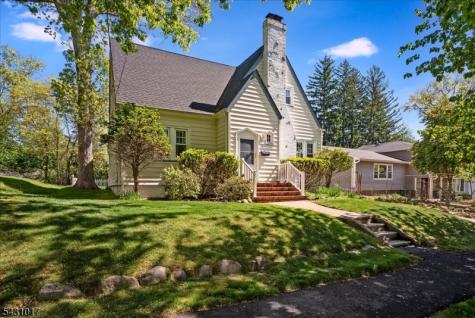 28 Berkeley Place Livingston NJ 07039