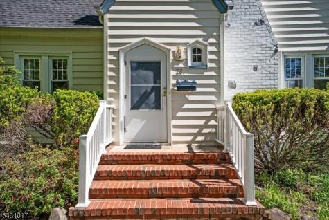 28 Berkeley Place Livingston NJ 07039