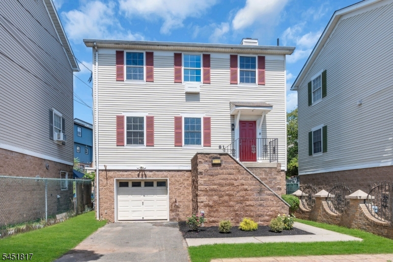 81 Crane Street Newark NJ 07104