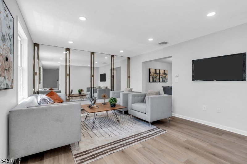 81 Crane Street Newark NJ 07104