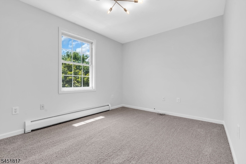 81 Crane Street Newark NJ 07104