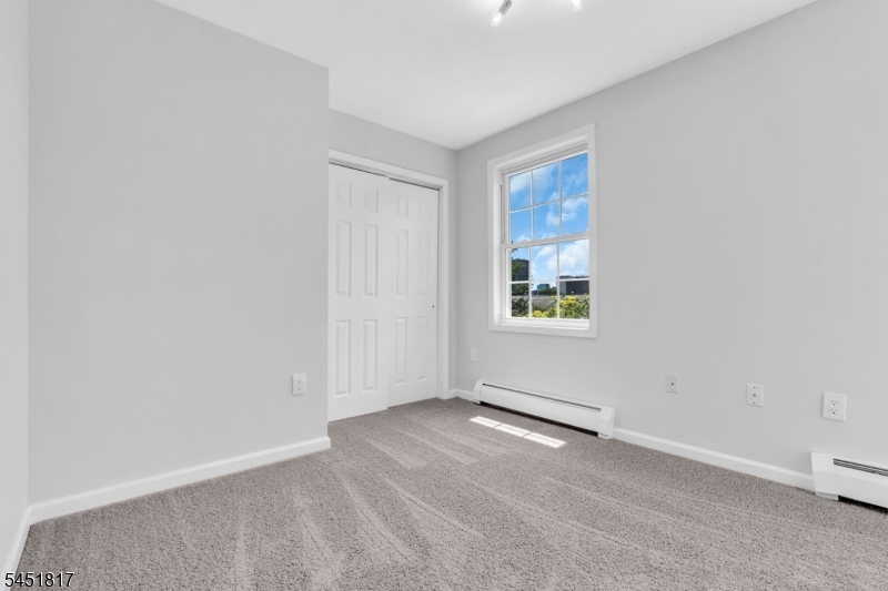 81 Crane Street Newark NJ 07104