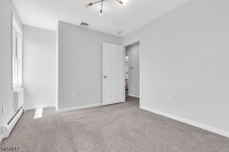 81 Crane Street Newark NJ 07104