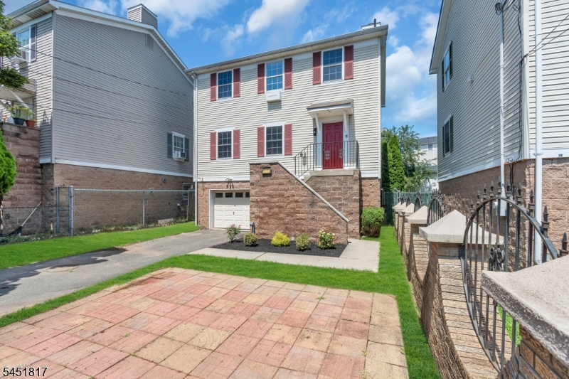 81 Crane Street Newark NJ 07104