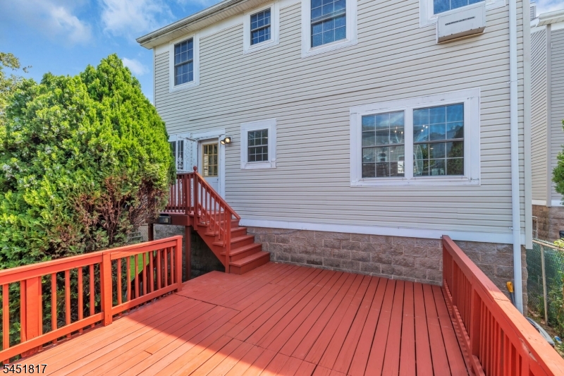 81 Crane Street Newark NJ 07104