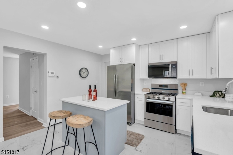 81 Crane Street Newark NJ 07104
