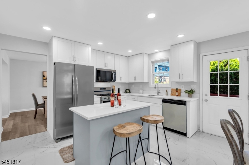 81 Crane Street Newark NJ 07104