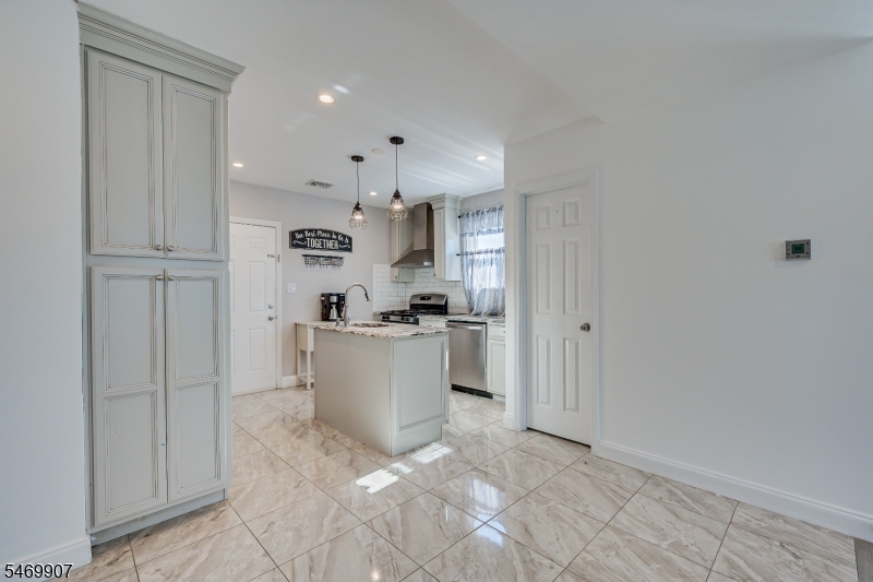 34 Ryan Street Woodbridge NJ 08863