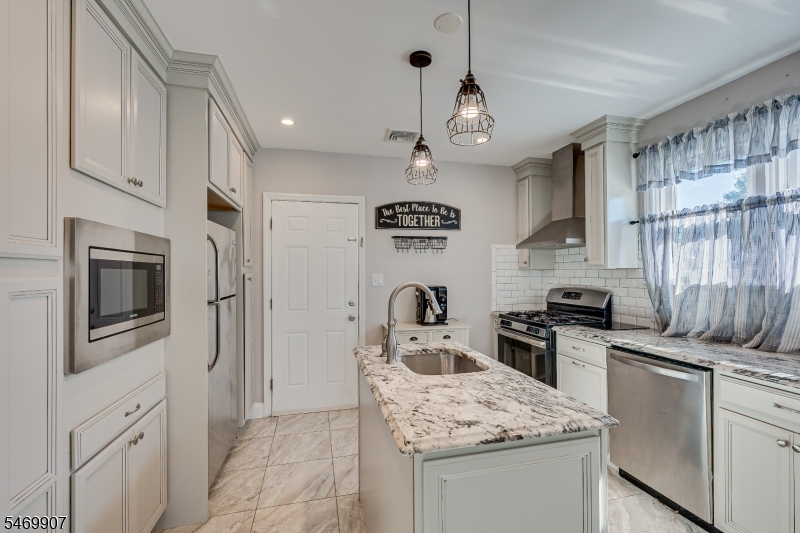 34 Ryan Street Woodbridge NJ 08863