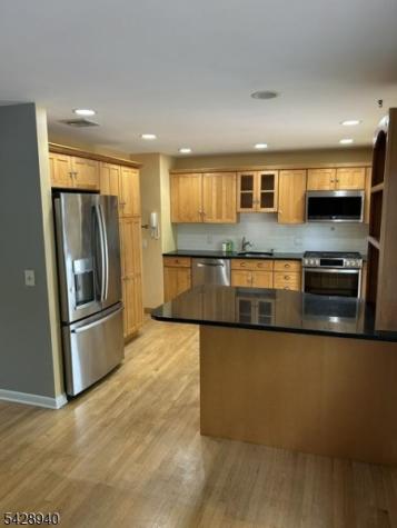 10 Cole Road Fairfield NJ 07004