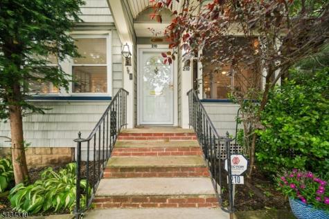 210 Hillside Road Elizabeth NJ 07208