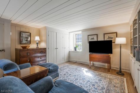 34 Water Street Tewksbury NJ 08833