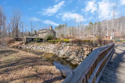34 Water Street Tewksbury NJ 08833