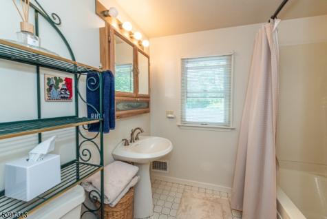 45 Lakeside Trail Kinnelon NJ 07405