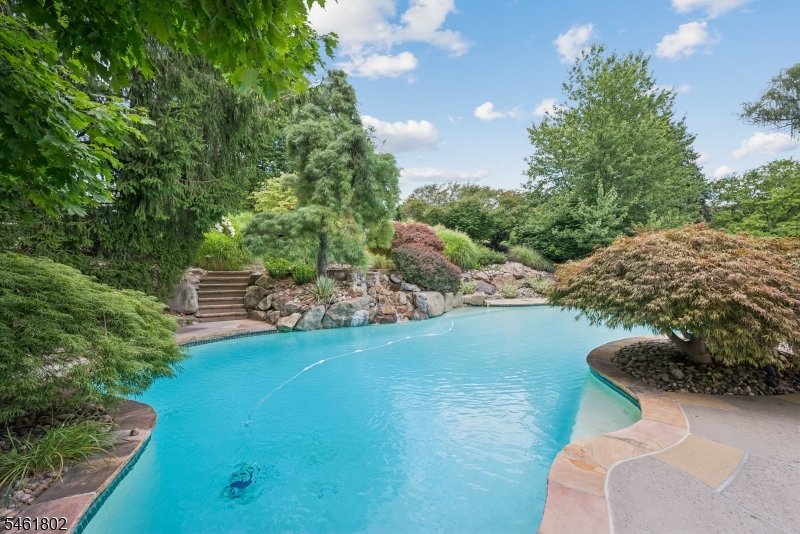 37 Colts Glen Lane Bernards NJ 07920
