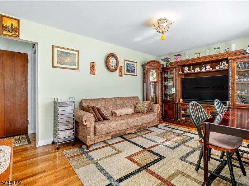 806 Pinewood Road Union NJ 07083