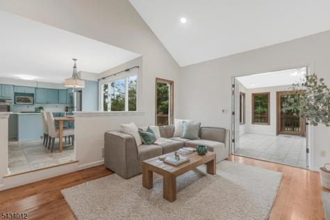 8 Deerwood Trail Warren NJ 07059