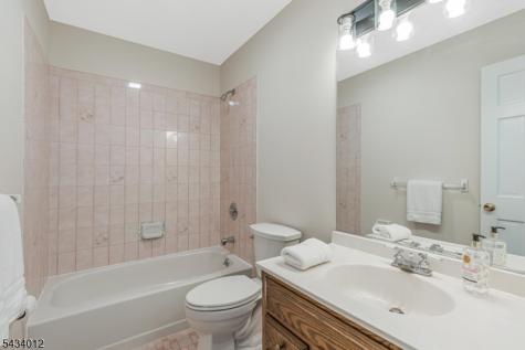 8 Deerwood Trail Warren NJ 07059