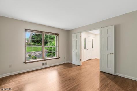 8 Deerwood Trail Warren NJ 07059