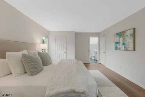 8 Deerwood Trail Warren NJ 07059