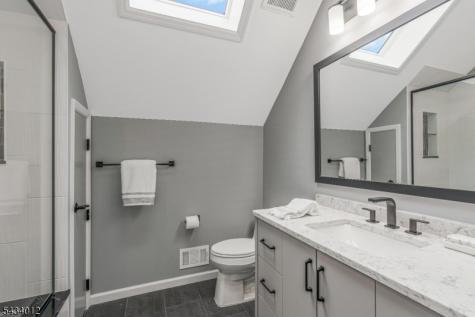 8 Deerwood Trail Warren NJ 07059