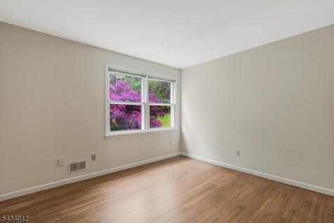 8 Deerwood Trail Warren NJ 07059