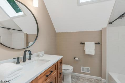 8 Deerwood Trail Warren NJ 07059
