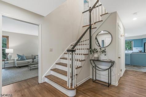 8 Deerwood Trail Warren NJ 07059