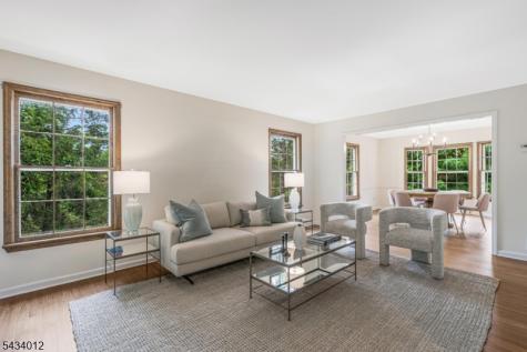 8 Deerwood Trail Warren NJ 07059