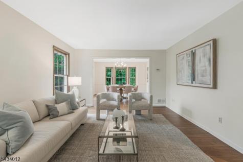 8 Deerwood Trail Warren NJ 07059