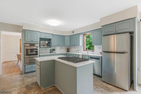 8 Deerwood Trail Warren NJ 07059