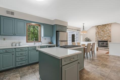 8 Deerwood Trail Warren NJ 07059