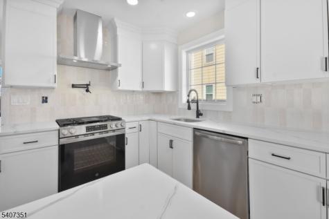 715 Stuyvesant Avenue Lyndhurst NJ 07071