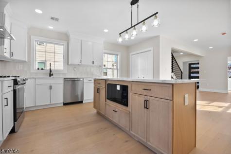 715 Stuyvesant Avenue Lyndhurst NJ 07071