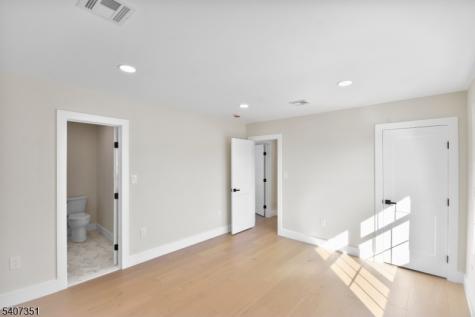 715 Stuyvesant Avenue Lyndhurst NJ 07071
