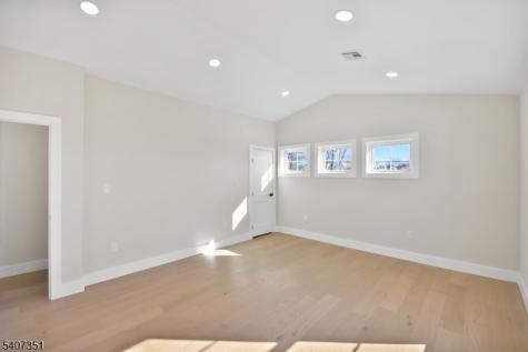 715 Stuyvesant Avenue Lyndhurst NJ 07071