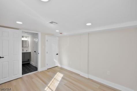 715 Stuyvesant Avenue Lyndhurst NJ 07071
