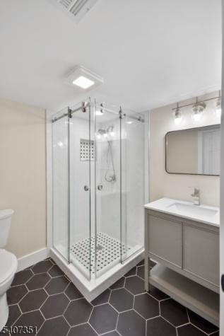 715 Stuyvesant Avenue Lyndhurst NJ 07071