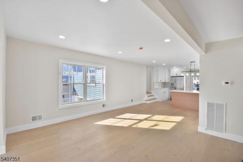 715 Stuyvesant Avenue Lyndhurst NJ 07071